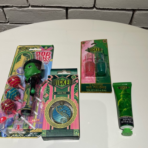 Wicked Elphaba 4-pc Bundle - Picture 6 of 6